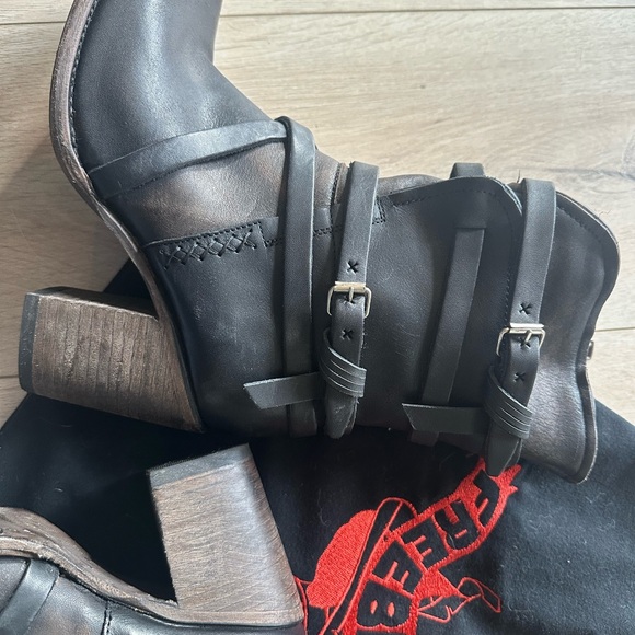 Bakers Women's Black Heeled Boots - Picture 3 of 7